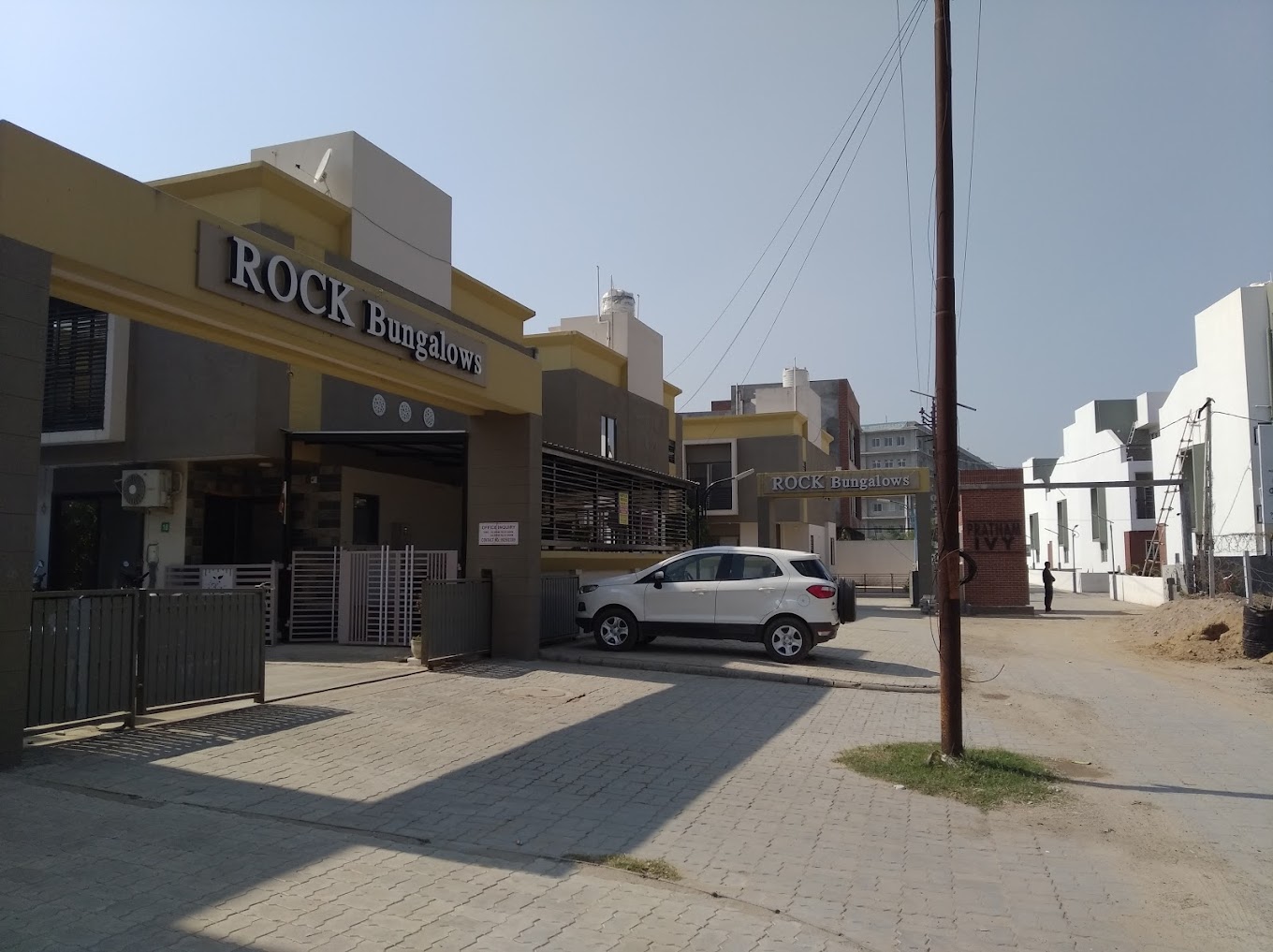 Rock Bunglow - Bhayli PG